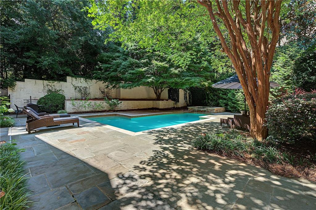 82 Blackland Road NW