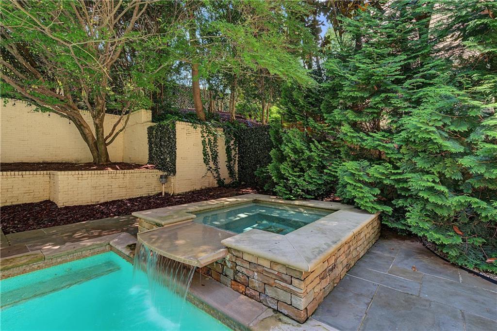 82 Blackland Road NW
