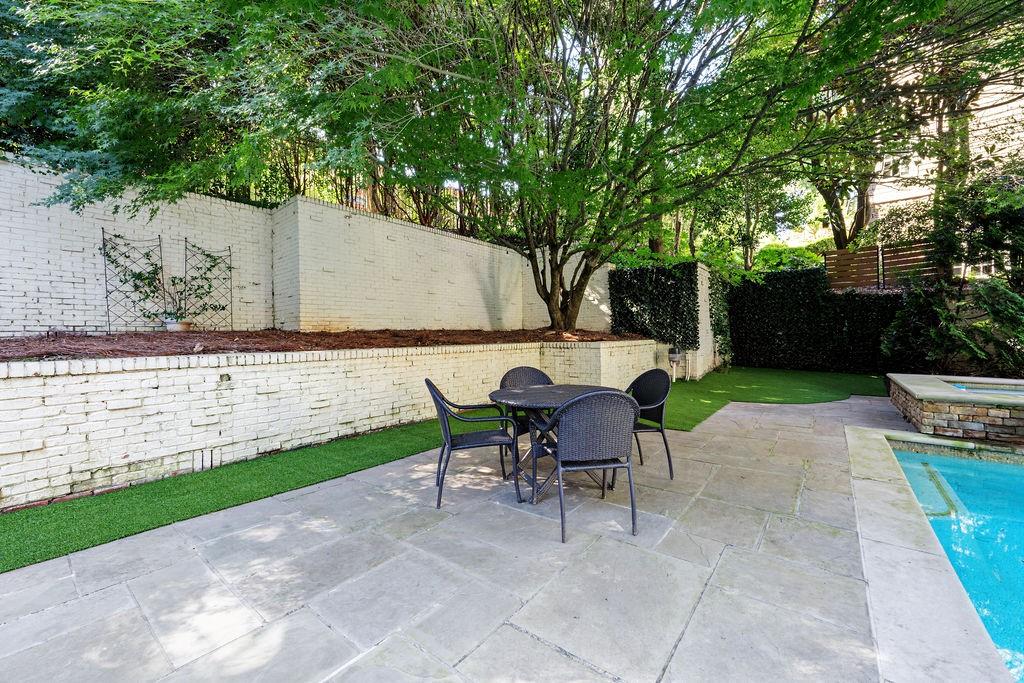82 Blackland Road NW