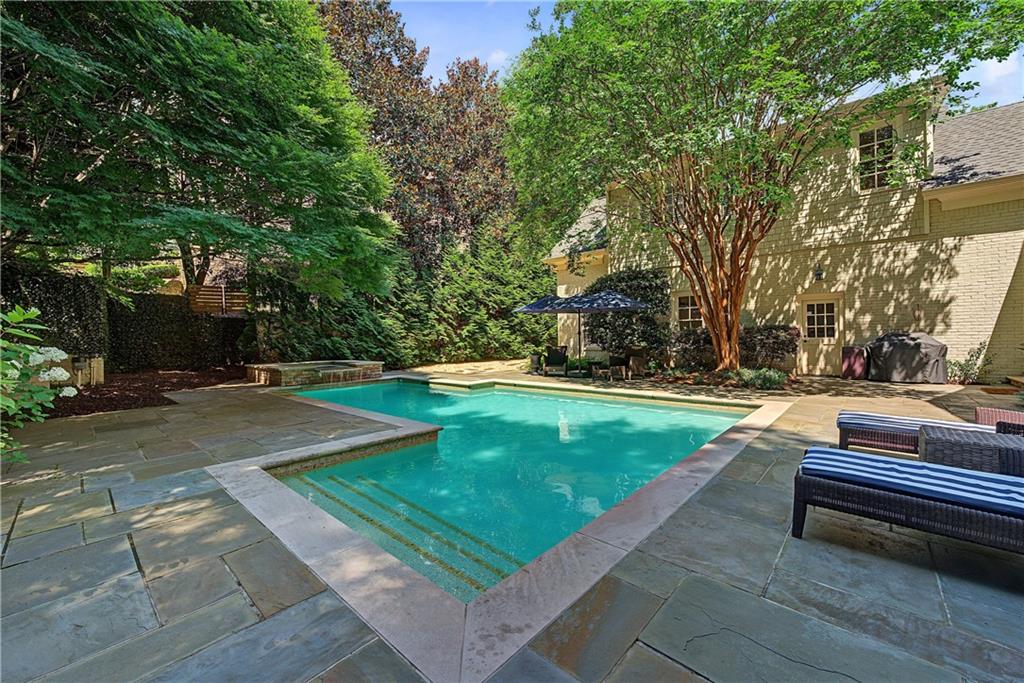 82 Blackland Road NW