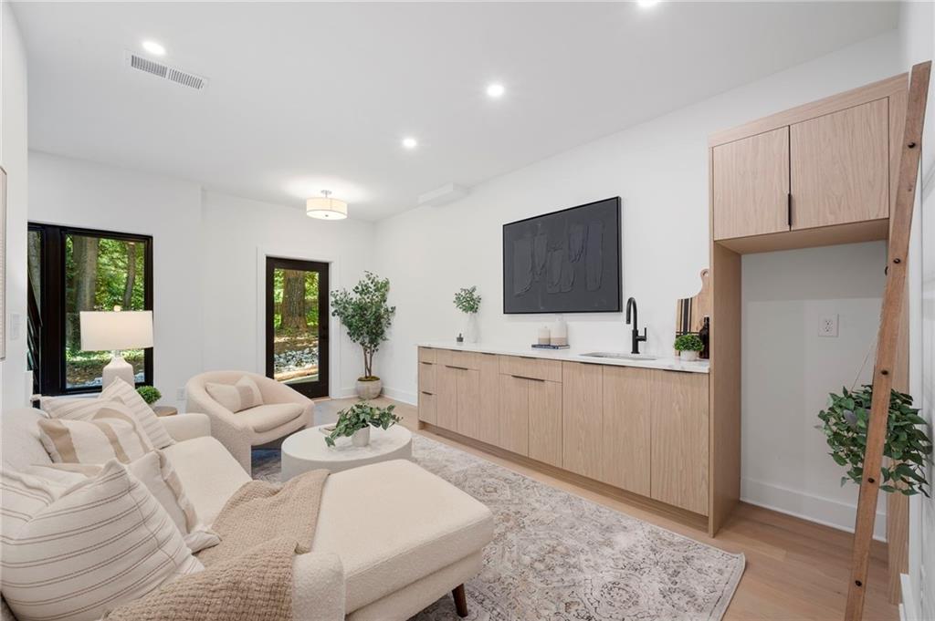 1169 Penny Lane