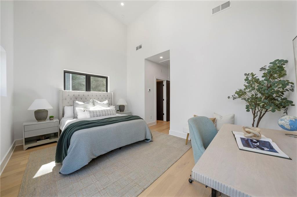 1169 Penny Lane