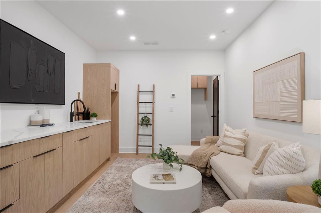 1169 Penny Lane