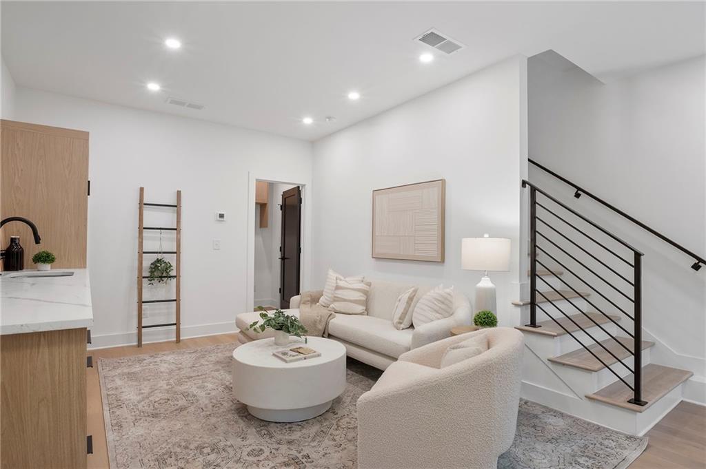 1169 Penny Lane