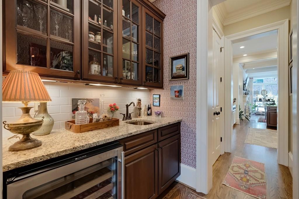 8 Honour Avenue NW Unit 6
