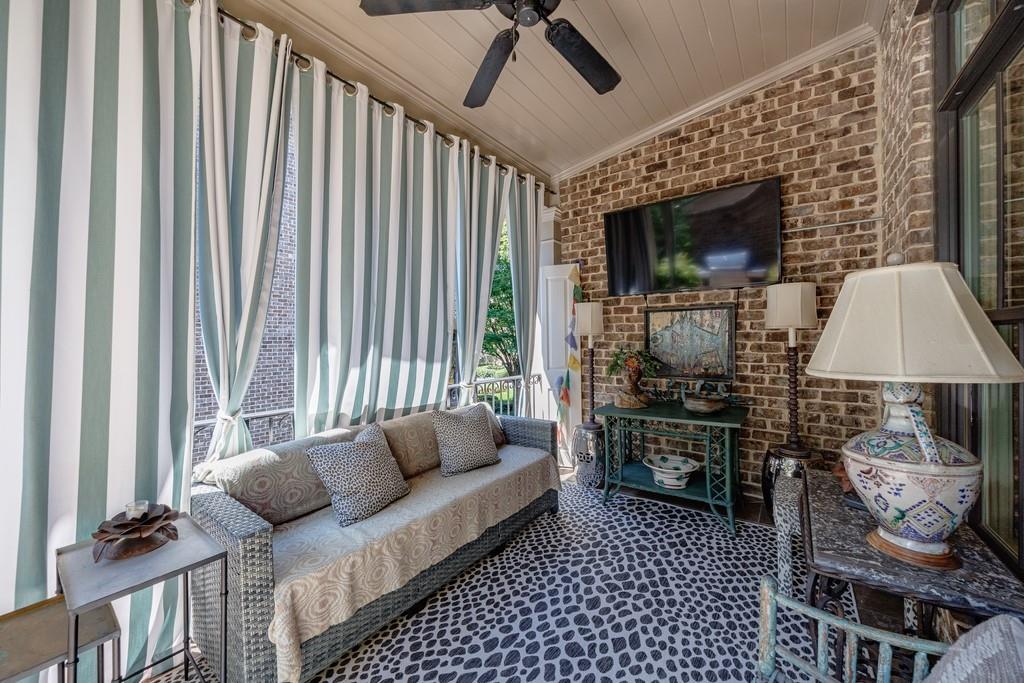 8 Honour Avenue NW Unit 6