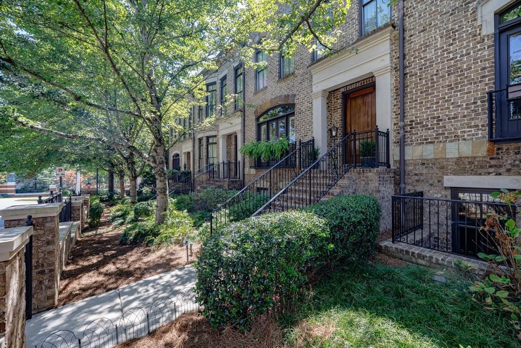 8 Honour Avenue NW Unit 6