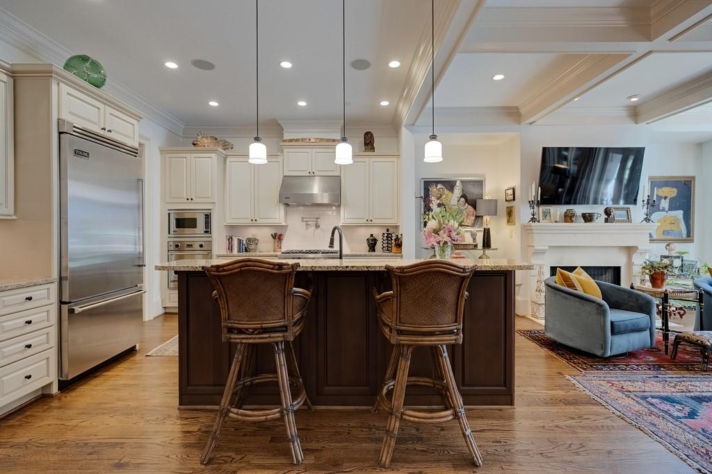 8 Honour Avenue NW Unit 6