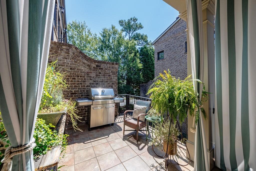 8 Honour Avenue NW Unit 6
