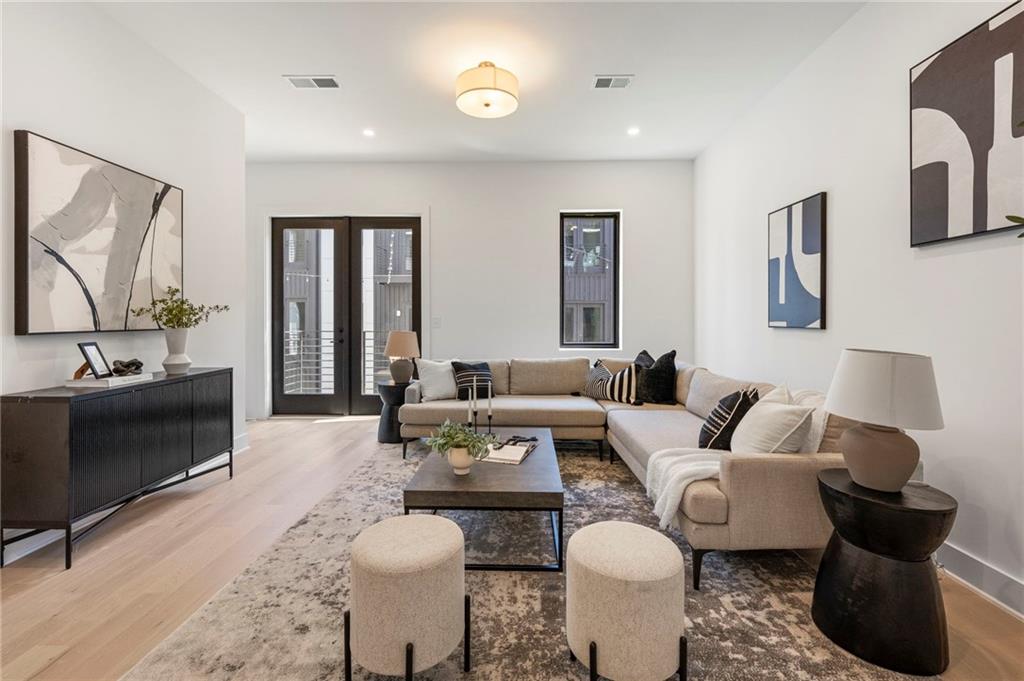 1189 Frederick Walk