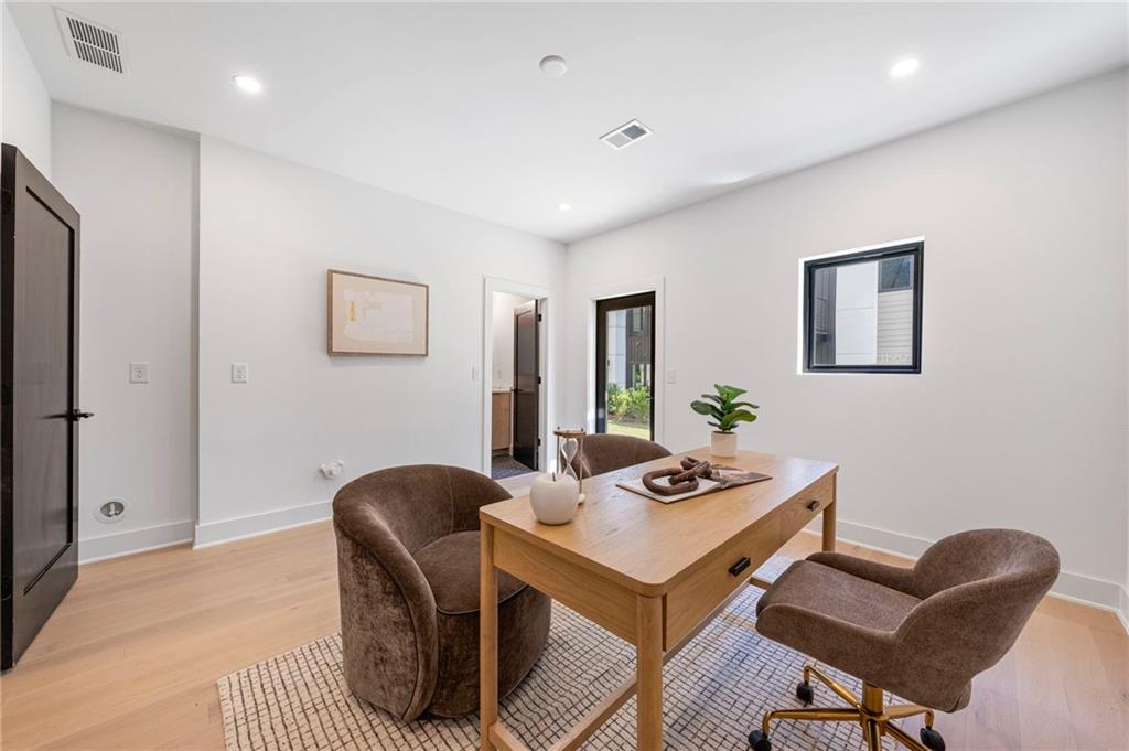 1189 Frederick Walk