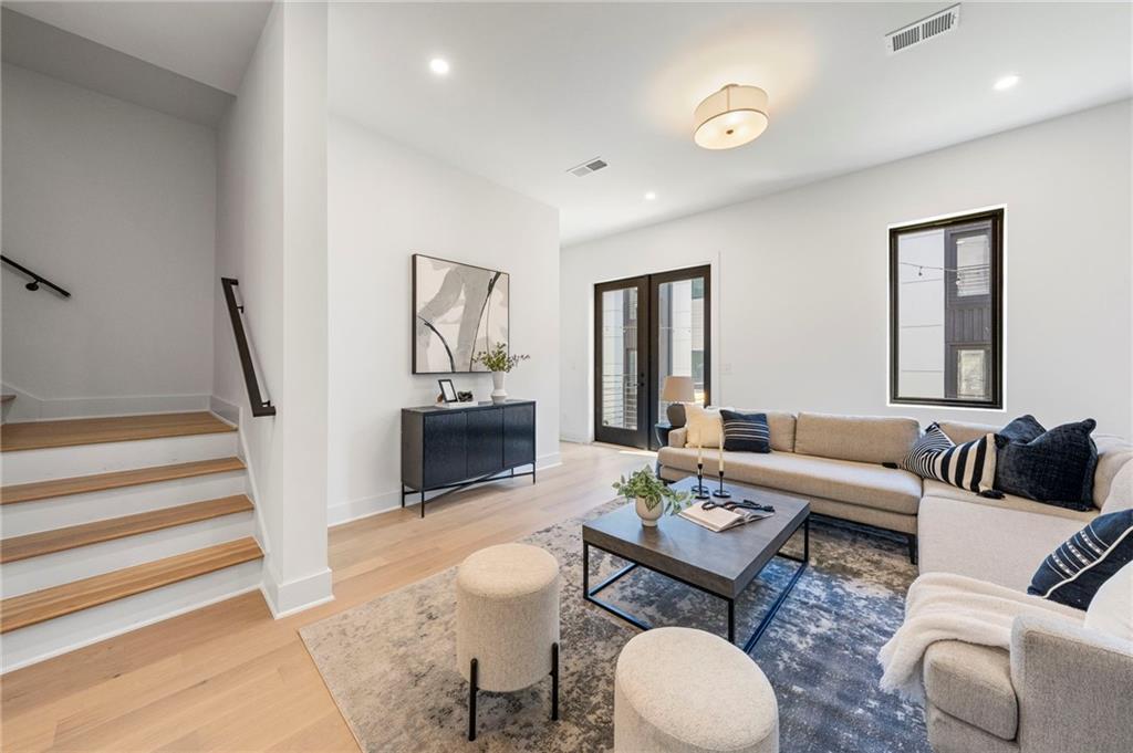 1189 Frederick Walk