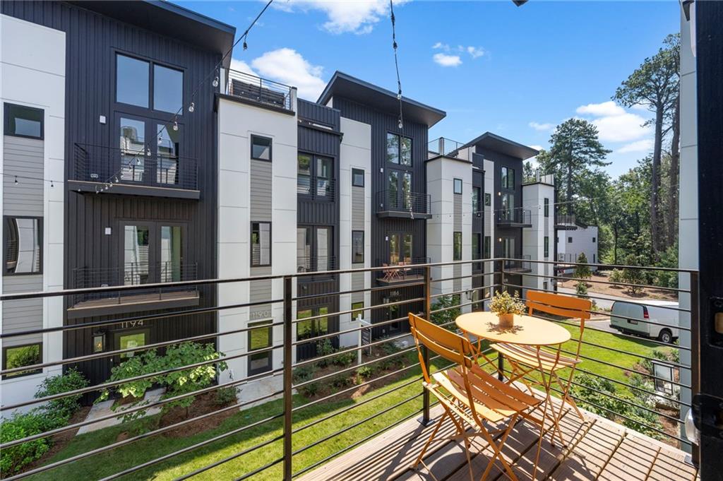 1189 Frederick Walk