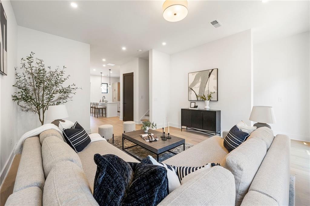 1189 Frederick Walk