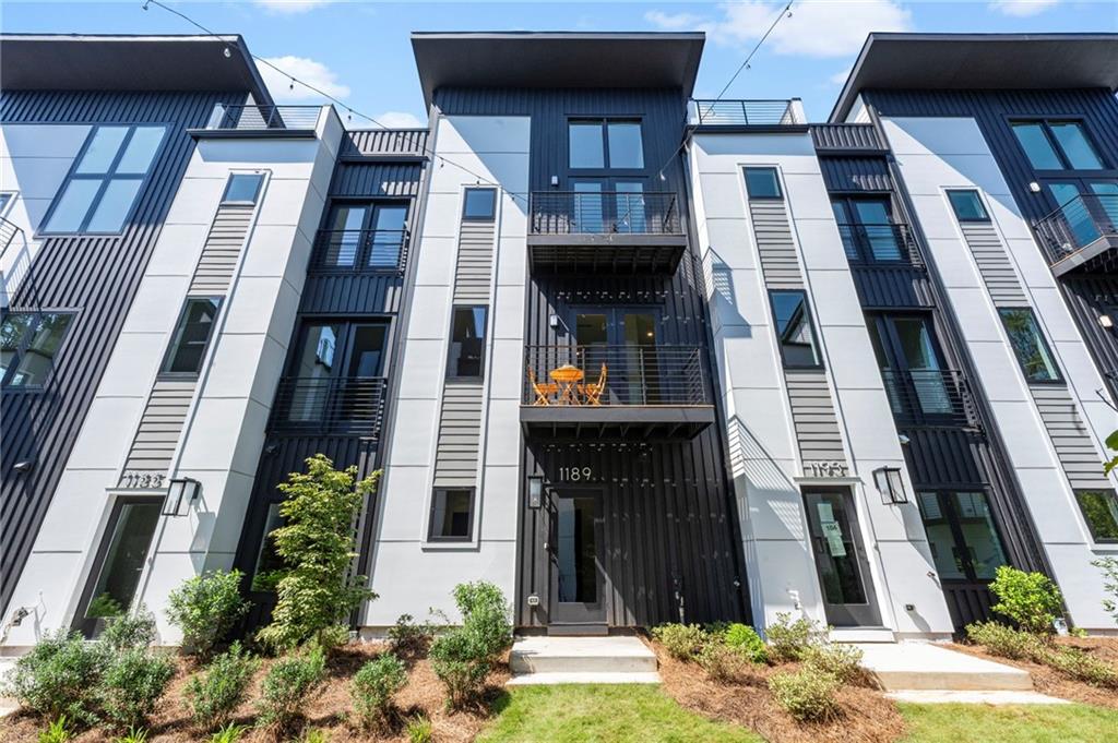1189 Frederick Walk