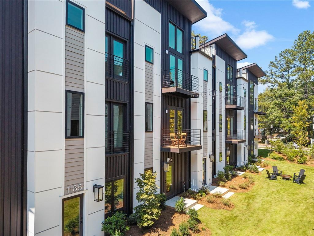 1189 Frederick Walk
