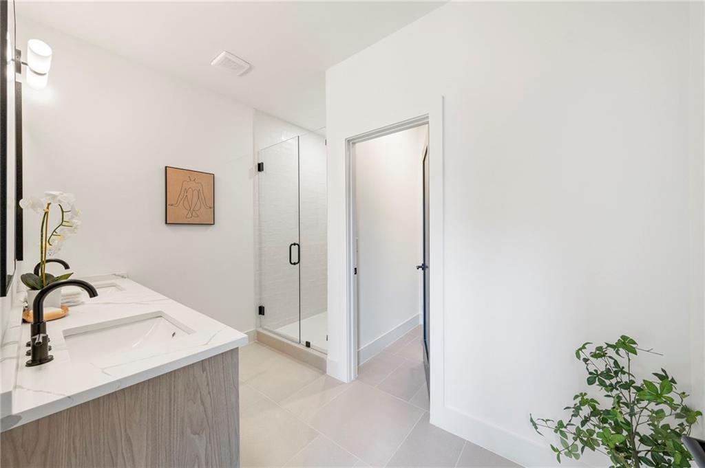 1189 Frederick Walk