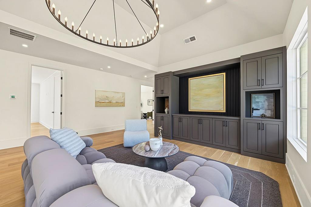 102 Coronado Court