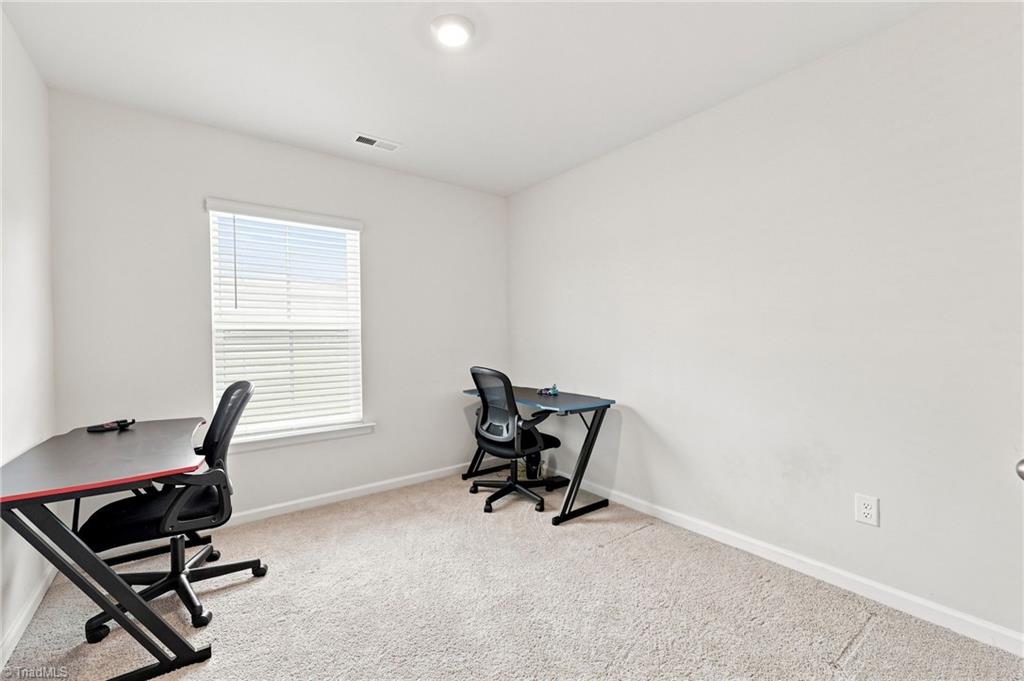 133 East Farm Loop