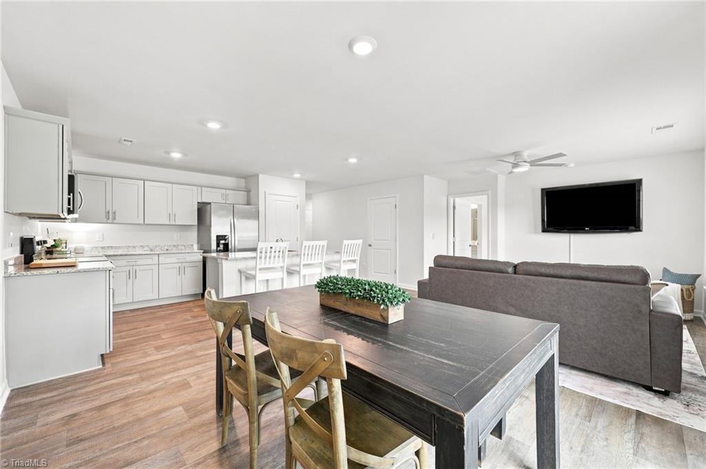 133 East Farm Loop