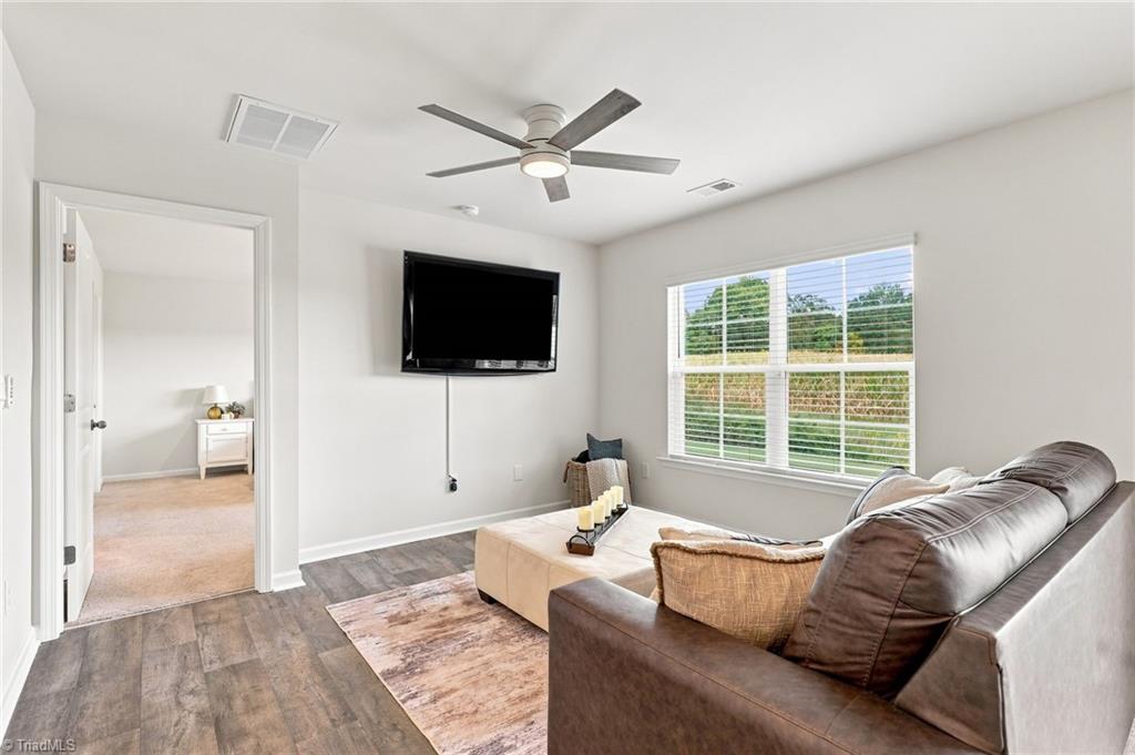 133 East Farm Loop