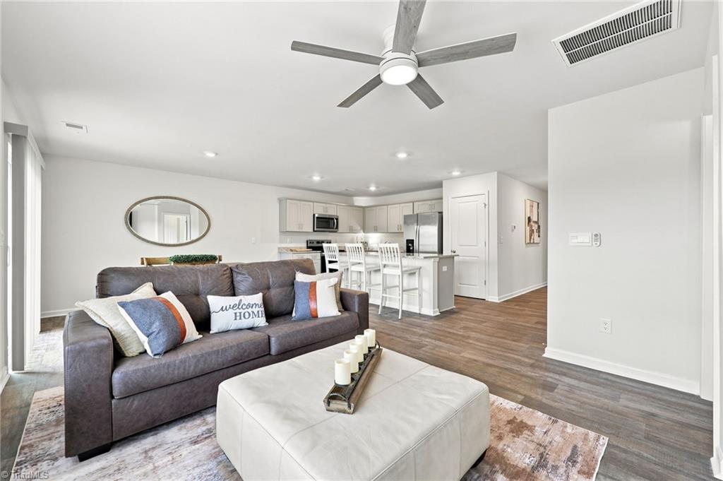 133 East Farm Loop