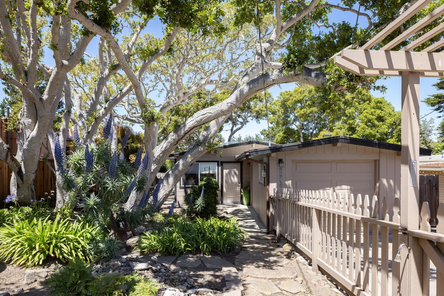 824 2nd ST