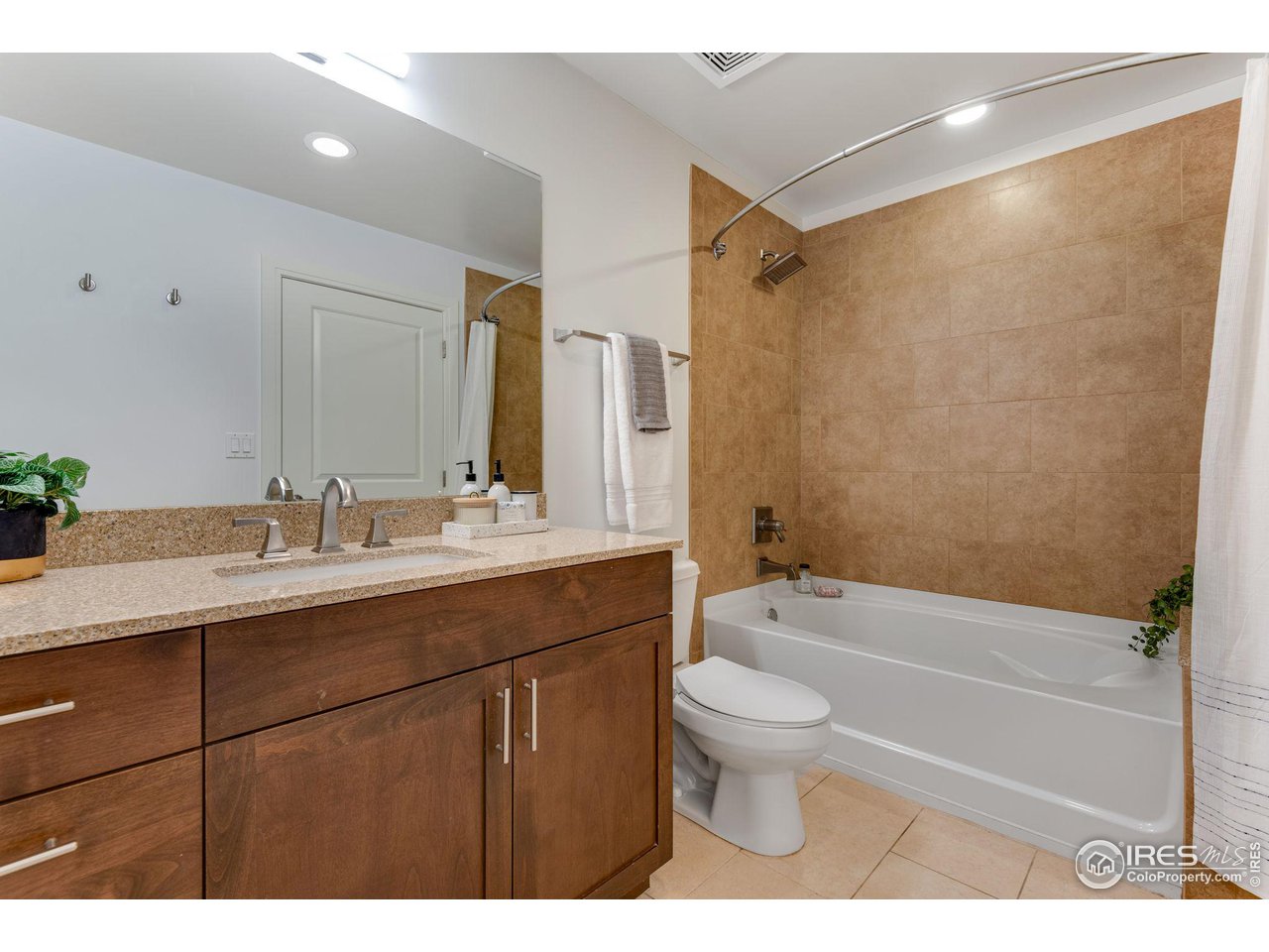 3301 Arapahoe Ave 319