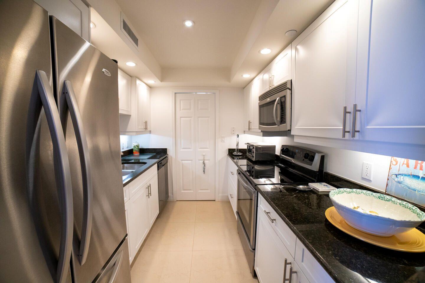 3000 N Ocean Drive 33b