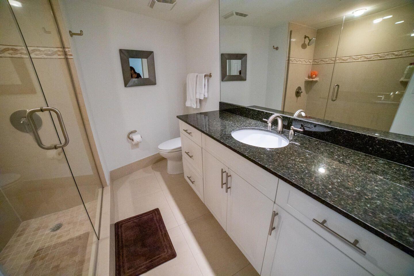 3000 N Ocean Drive 33b