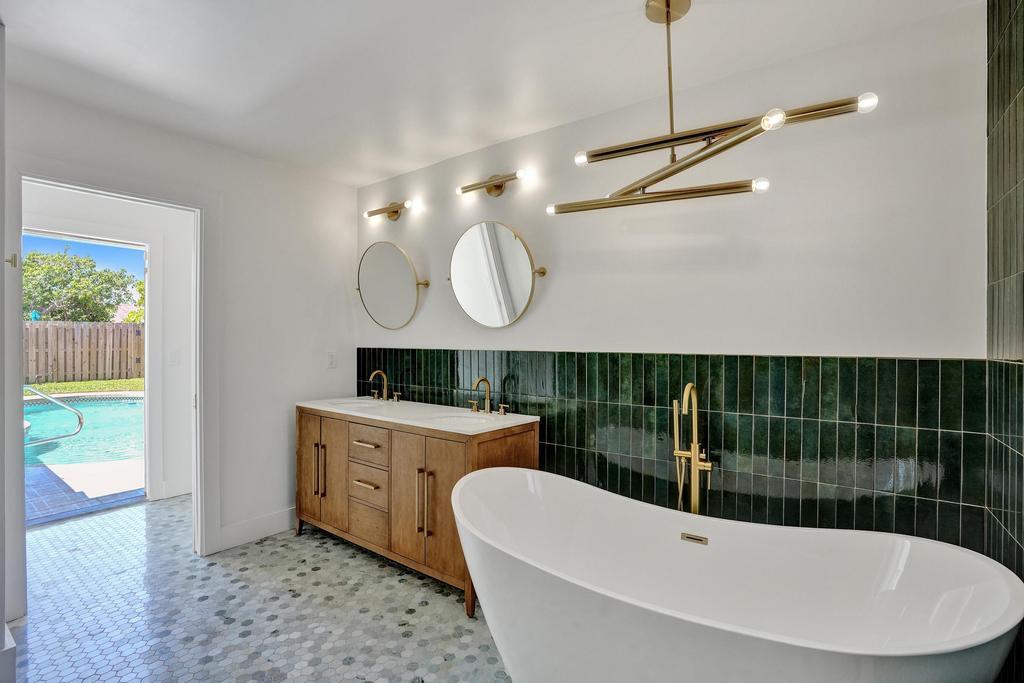 2603 W Carandis Road