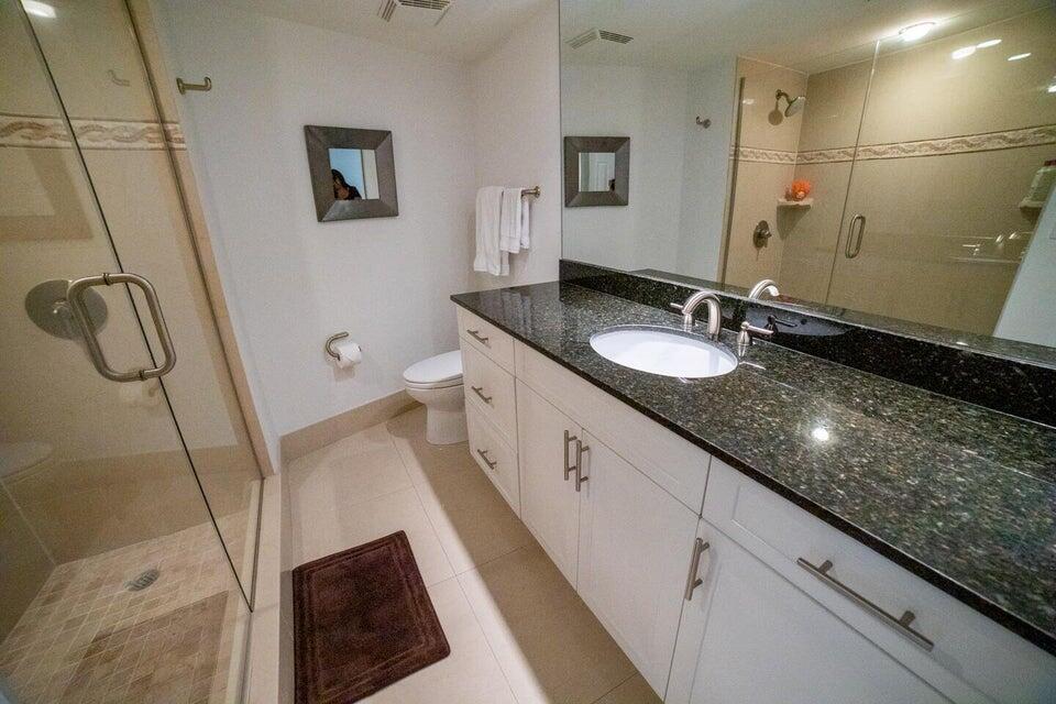 3000 N Ocean Drive 33b