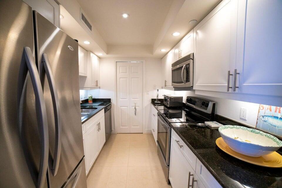 3000 N Ocean Drive 33b