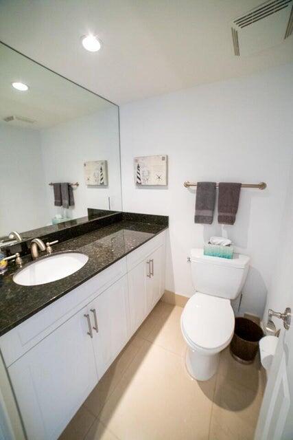 3000 N Ocean Drive 33b