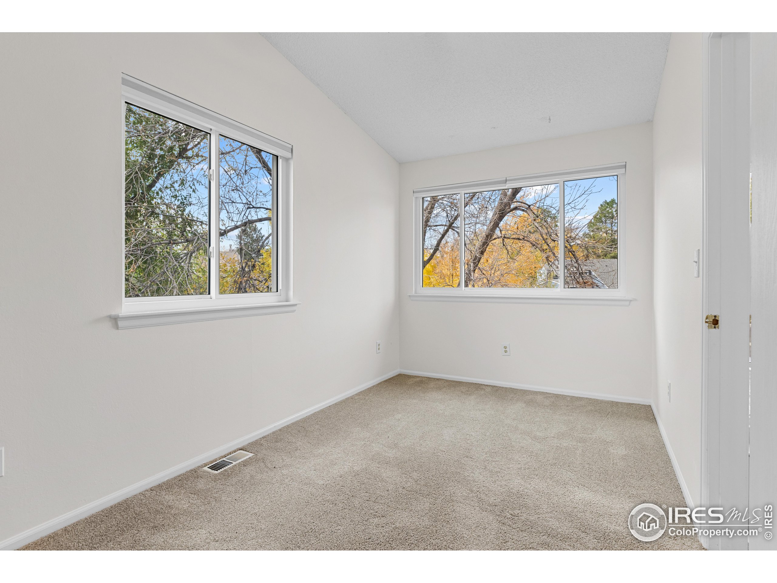 196 Lincoln Cir Louisville