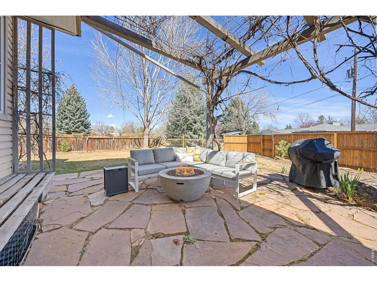 471 E Raintree Ct