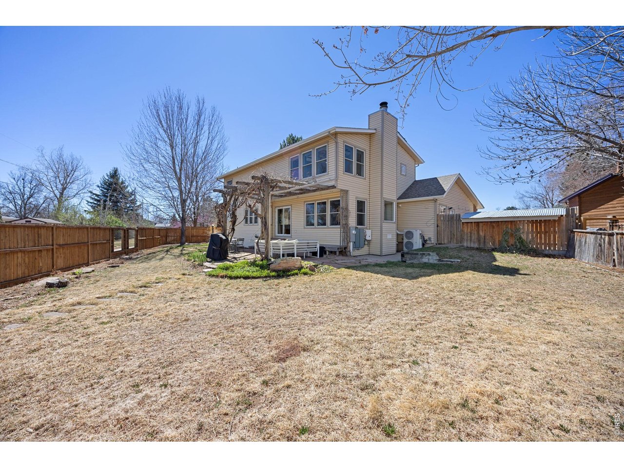 471 E Raintree Ct