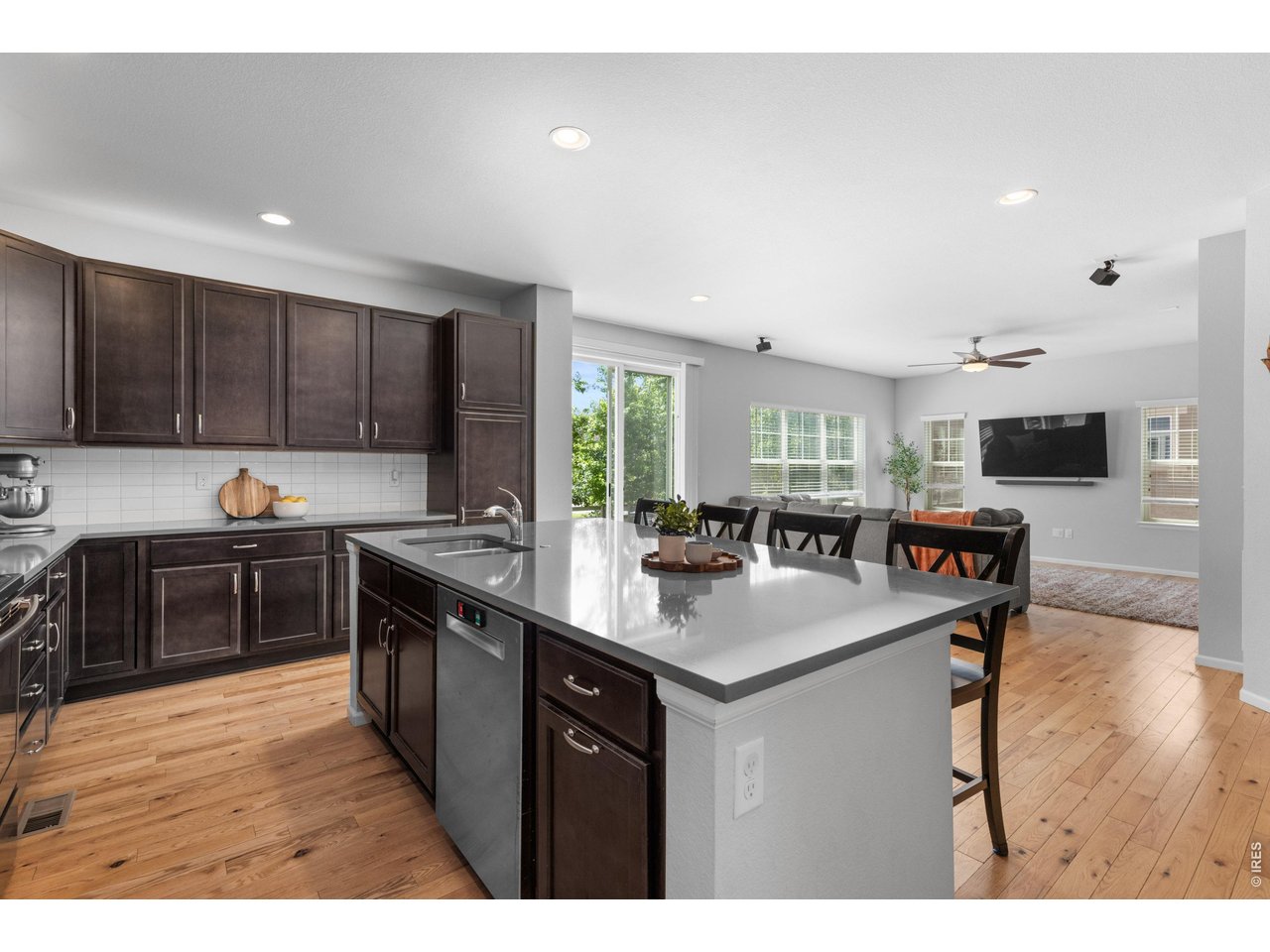 16668 Prospect Ln