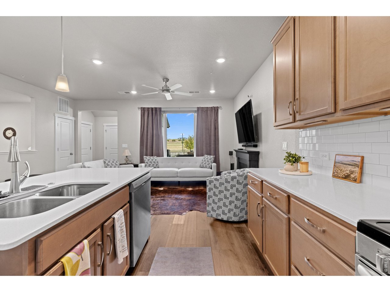 6825 Maple Leaf Dr 102