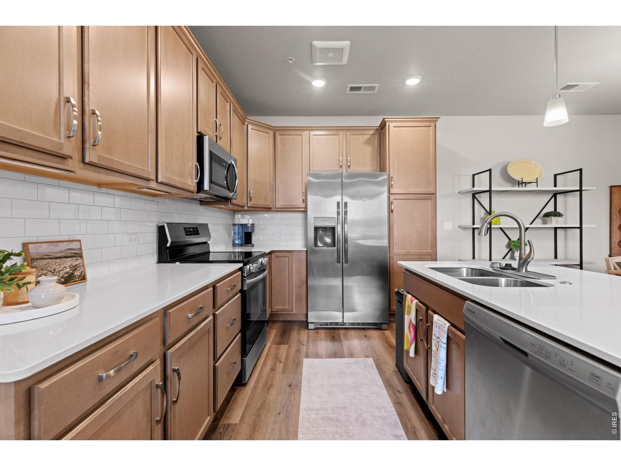 6825 Maple Leaf Dr 102