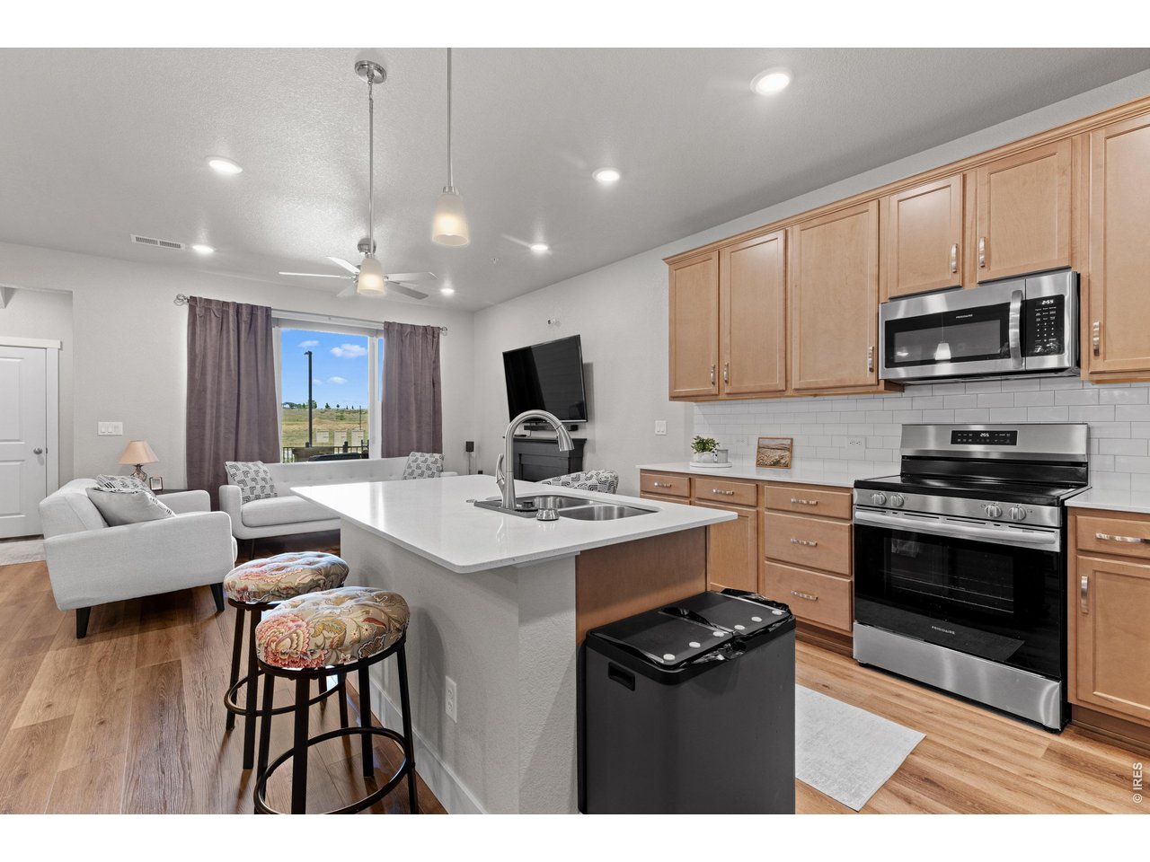 6825 Maple Leaf Dr 102