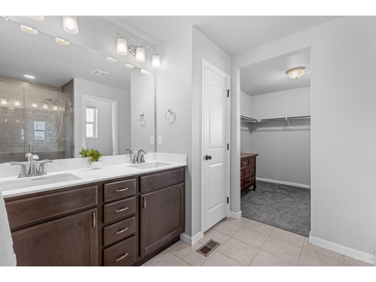 1 Morgan Cir S