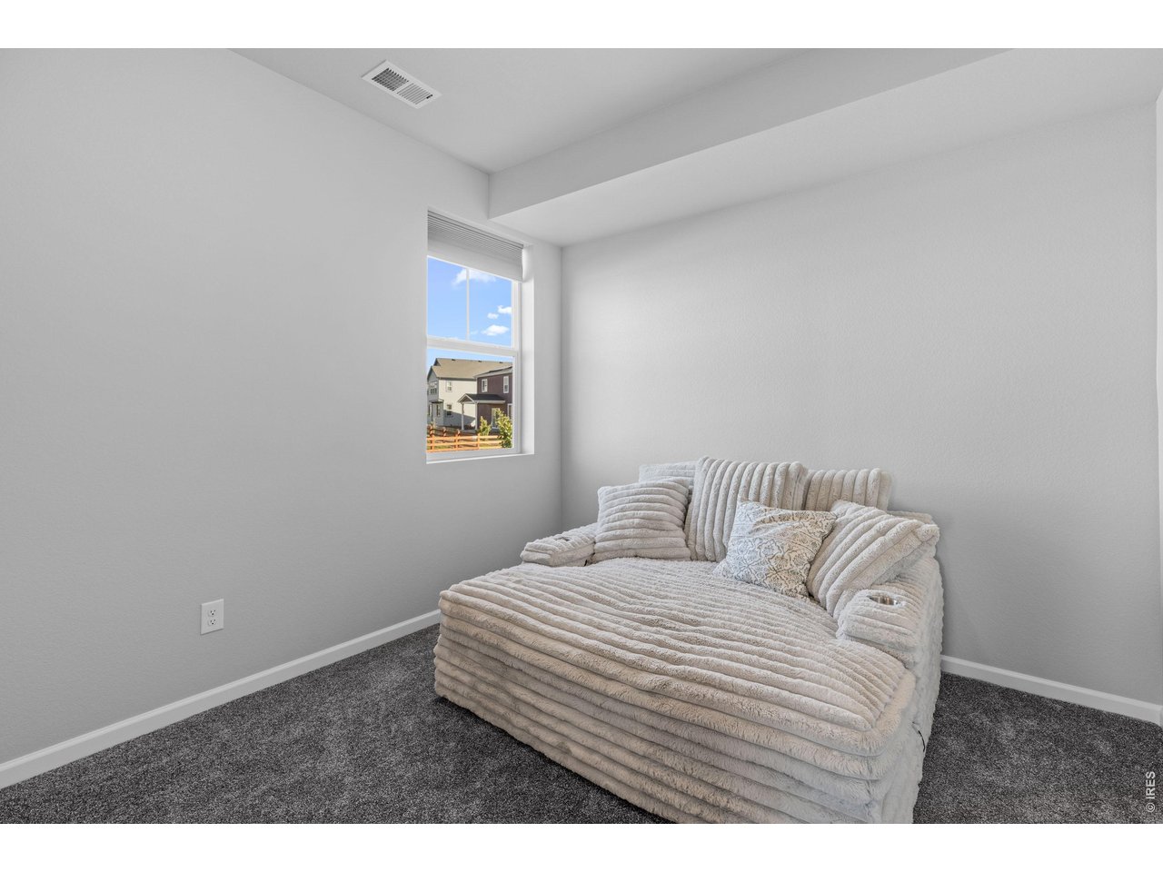 1 Morgan Cir S