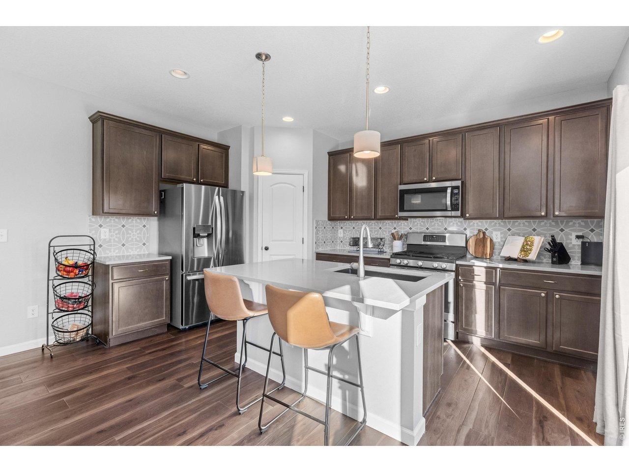 1 Morgan Cir S