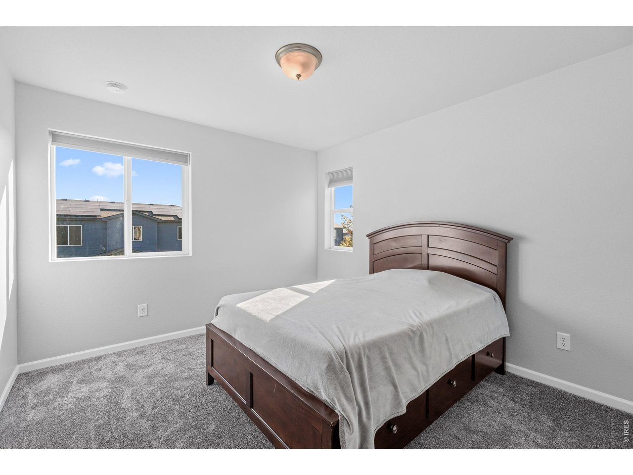 1 Morgan Cir S