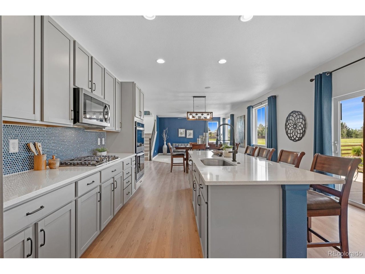 44 Morgan Cir S