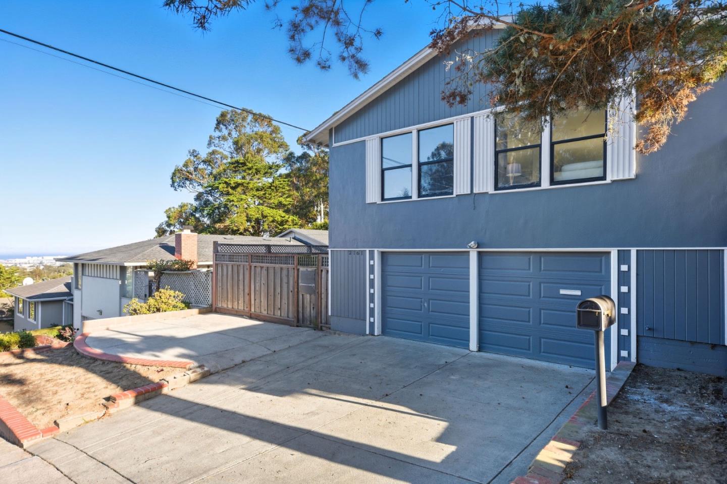 2161 Rollingwood Drive