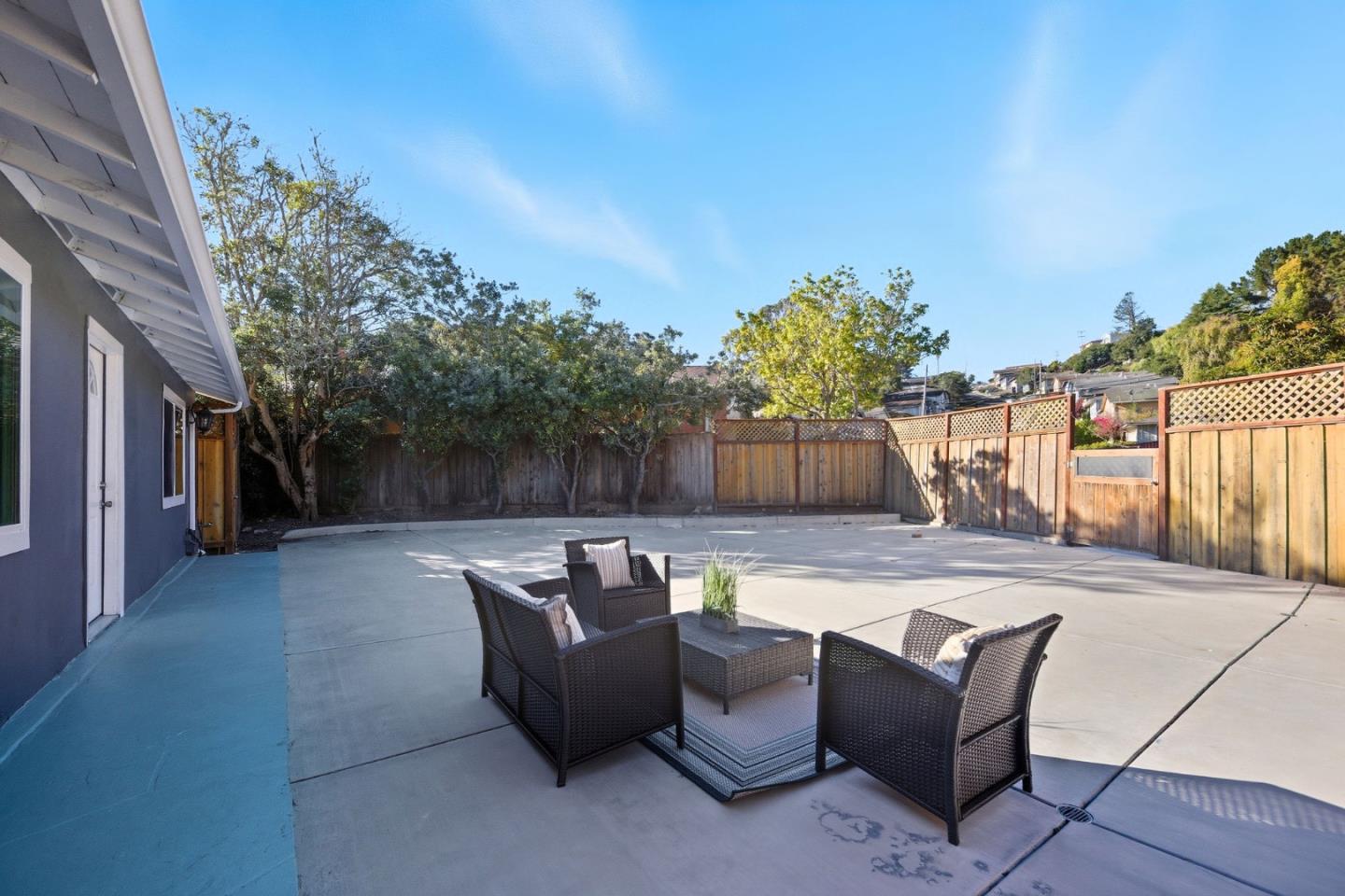 2161 Rollingwood Drive