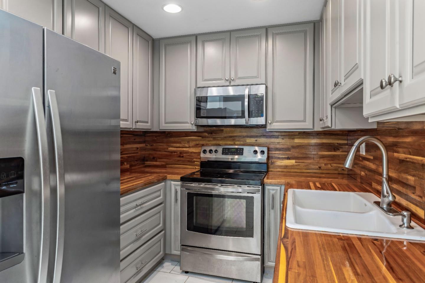 5510 Armitos Avenue 1