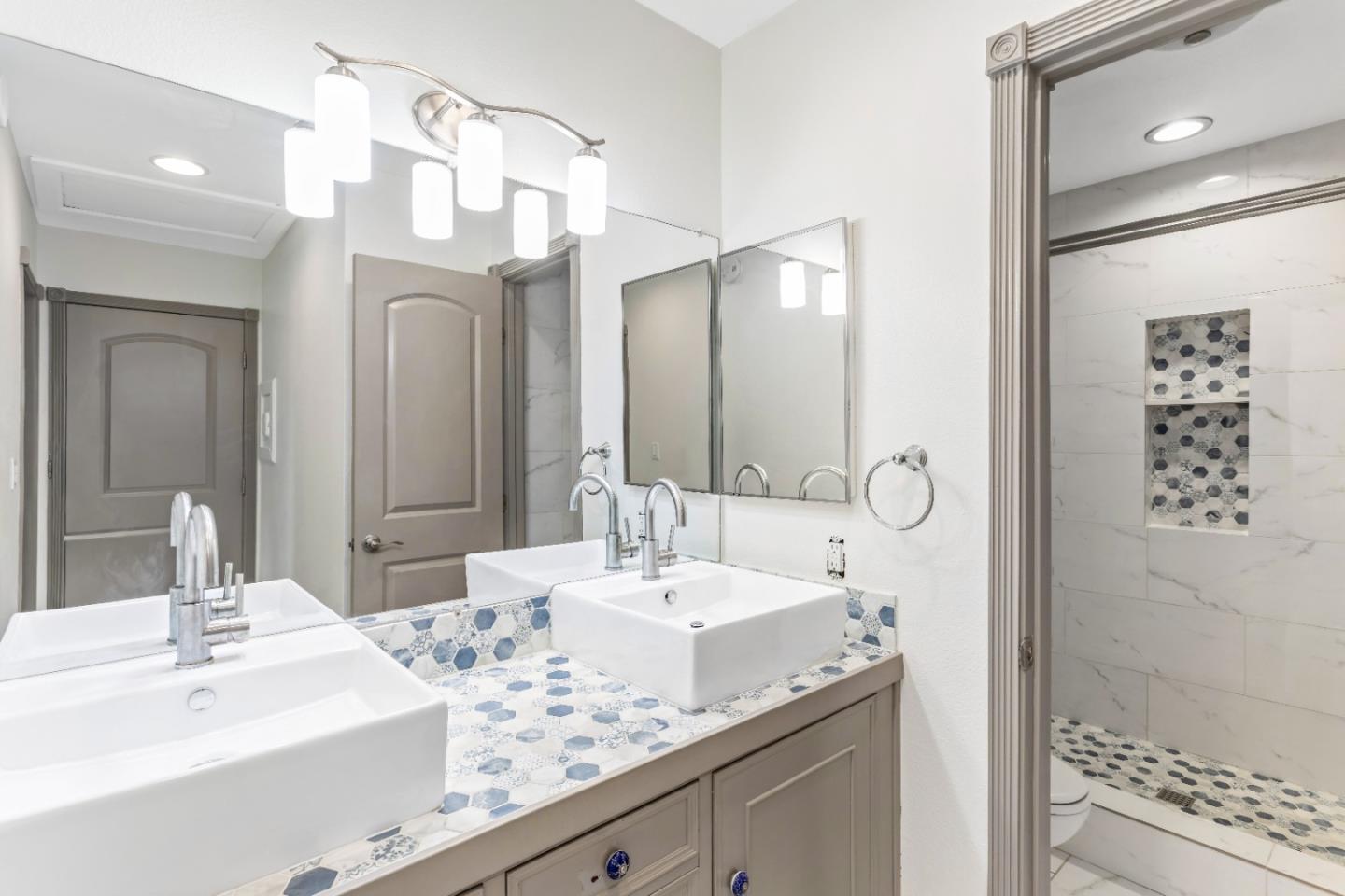 5510 Armitos Avenue 1